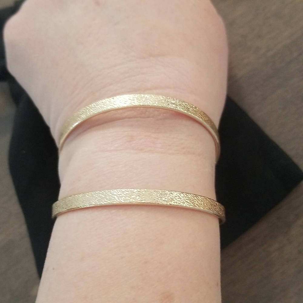 Rose gold fashion bangle